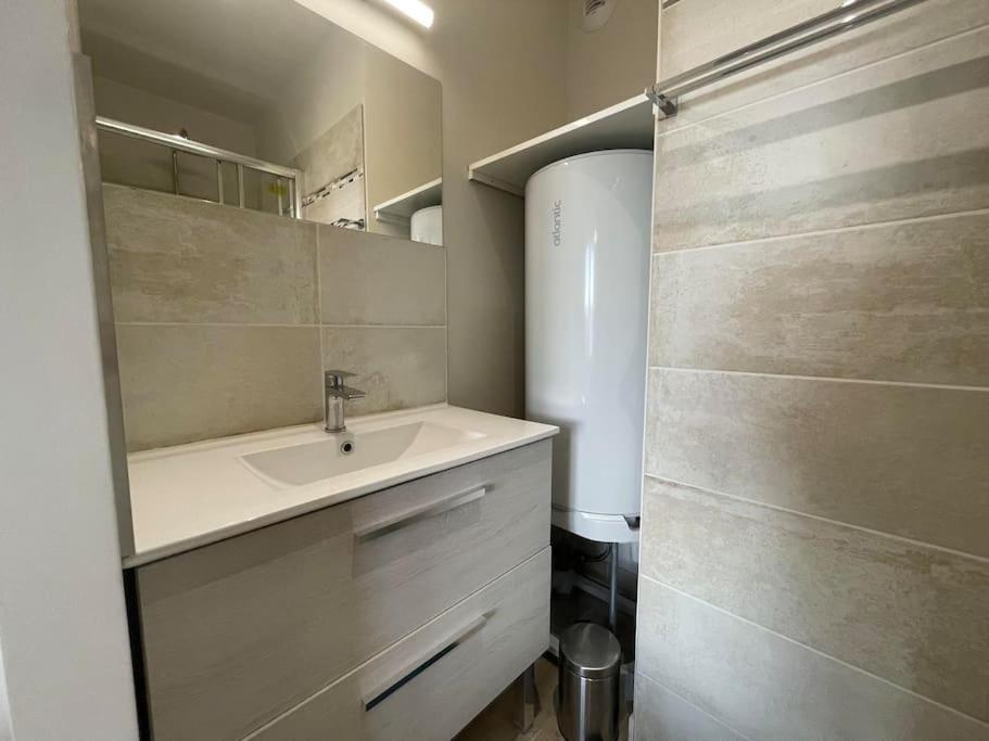 Le Baya - Appt Proche Des Halles Narbonne Bagian luar foto